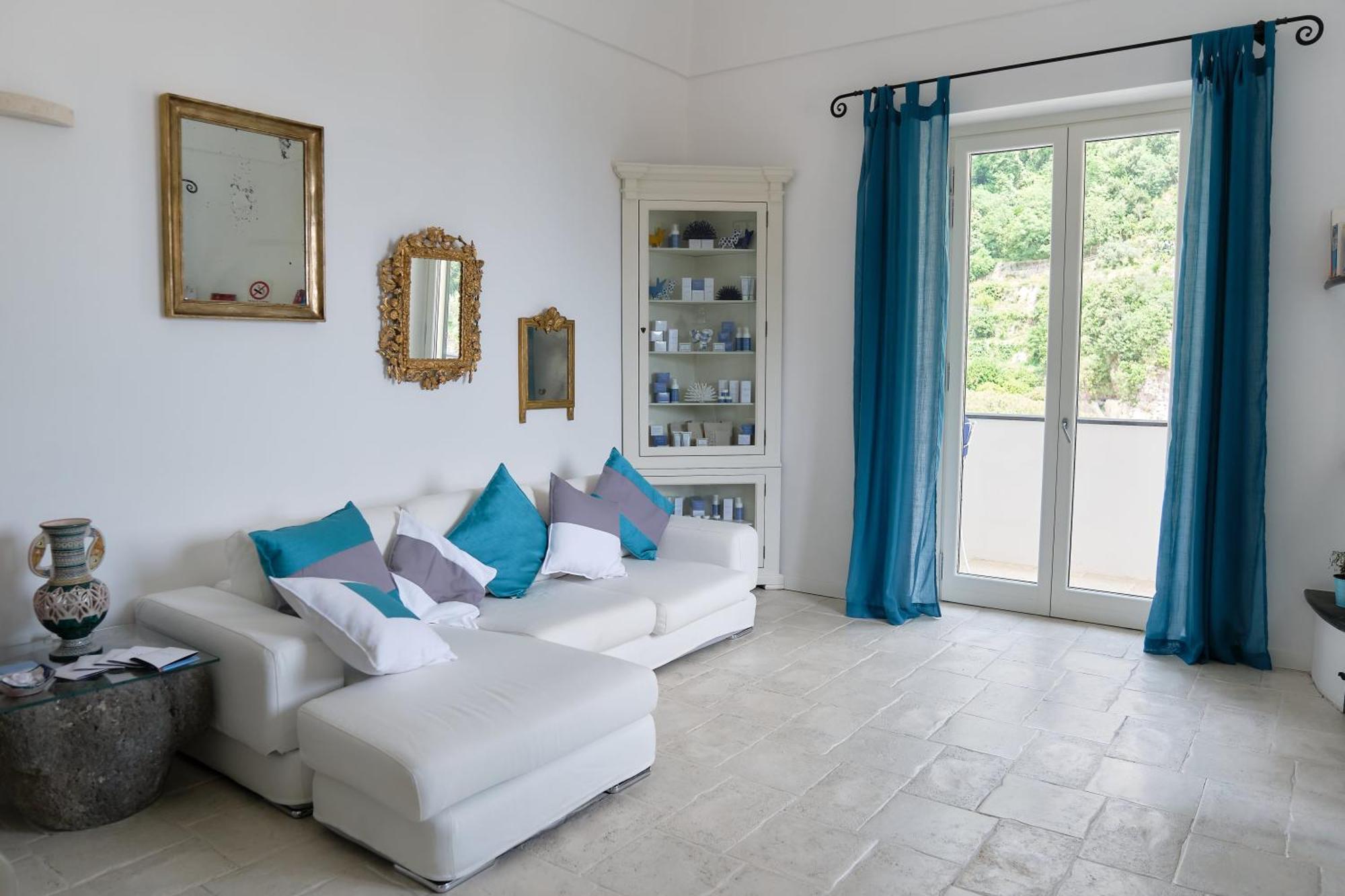Lara Hotel 3*