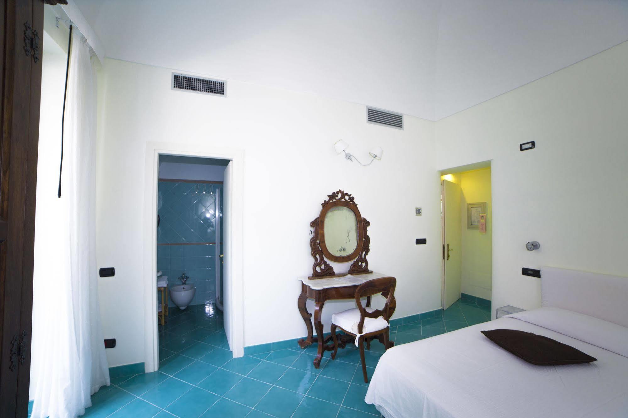 Lara 3* Amalfi